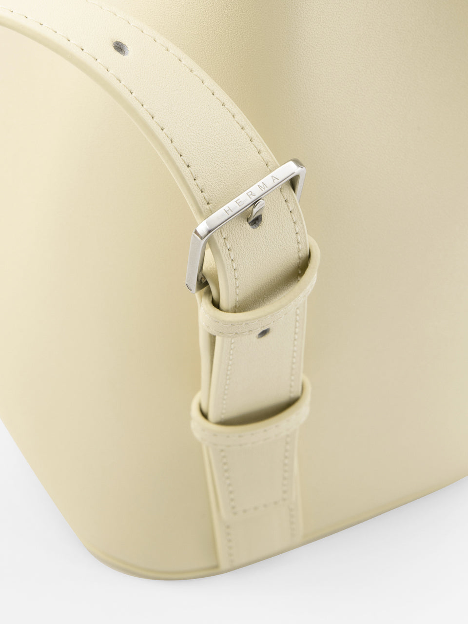 일리 백팩 버터