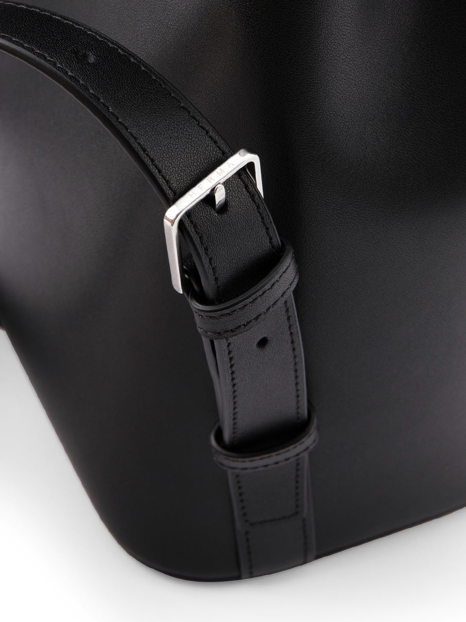 일리 백팩 블랙