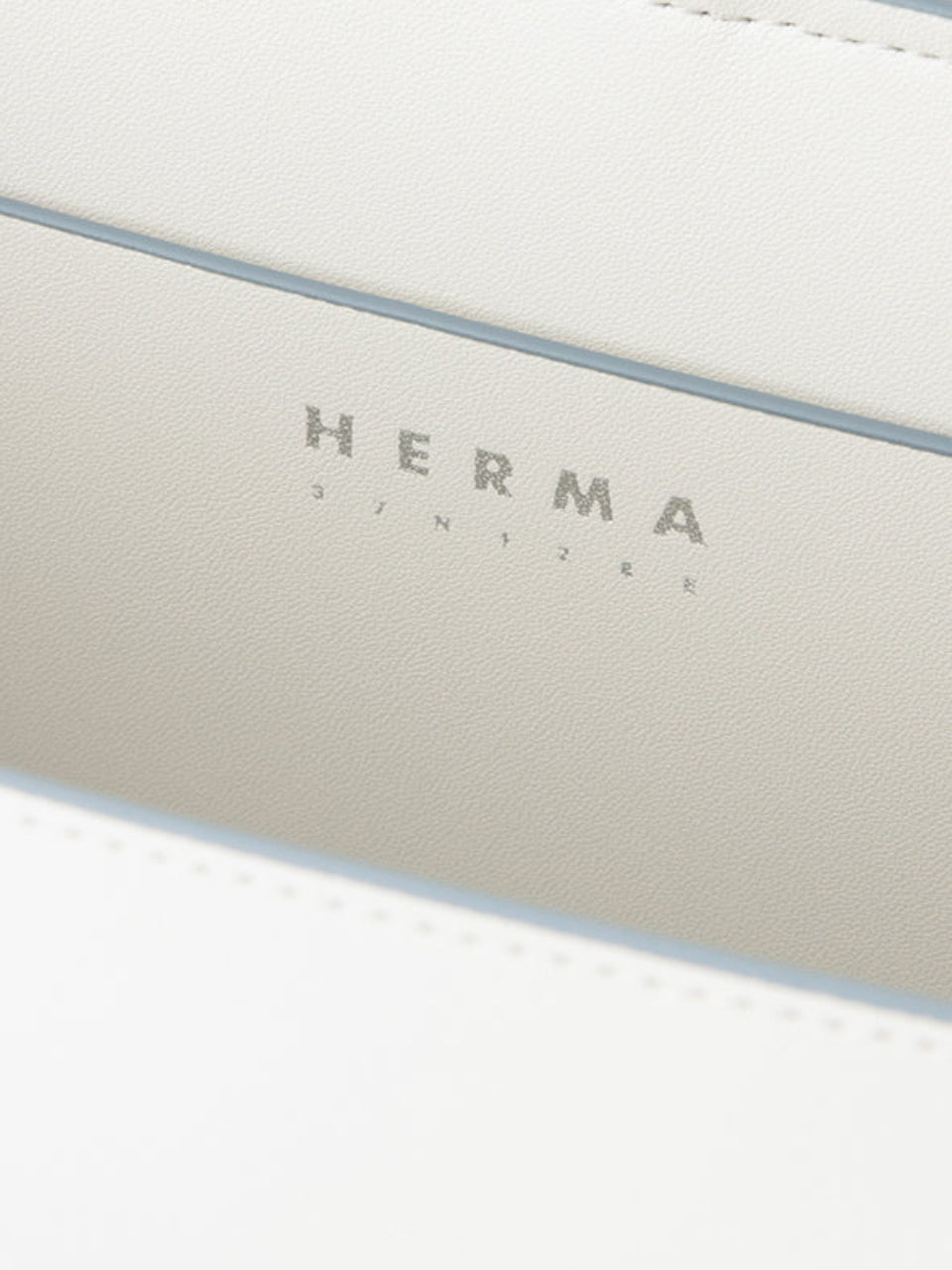 일리 백팩 화이트 블루벨 엣지